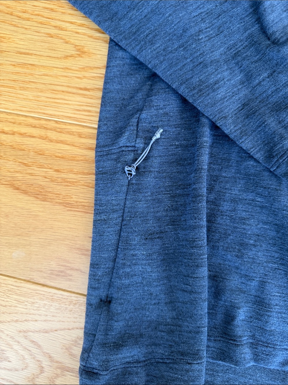 lululemon athletica Men's Long Sleeve Crew - Heathered Navy - Picture 4 of 6